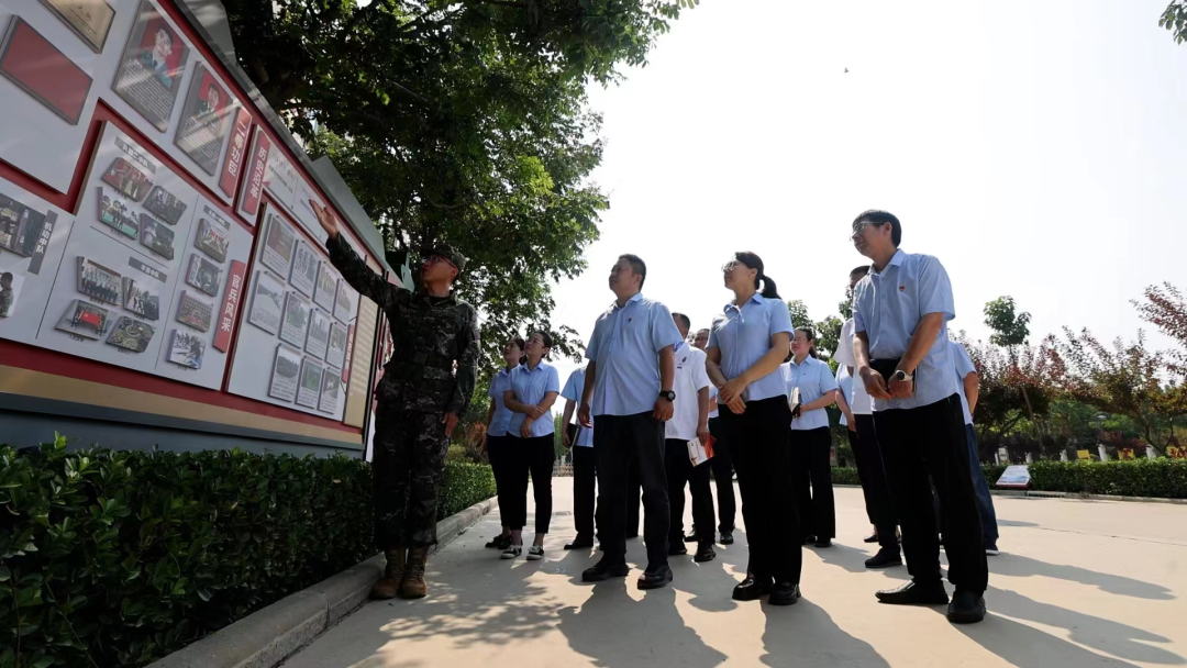 對標學(xué)習(xí)，走進最可愛的人